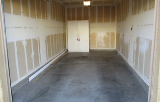 Beautiful 2 bed condo w/ 1 car garage