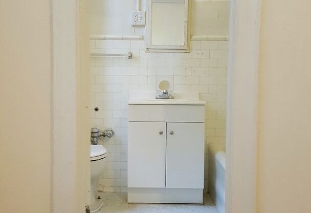 2 beds, 2 baths, 775 sqft, $1,875, Unit 410