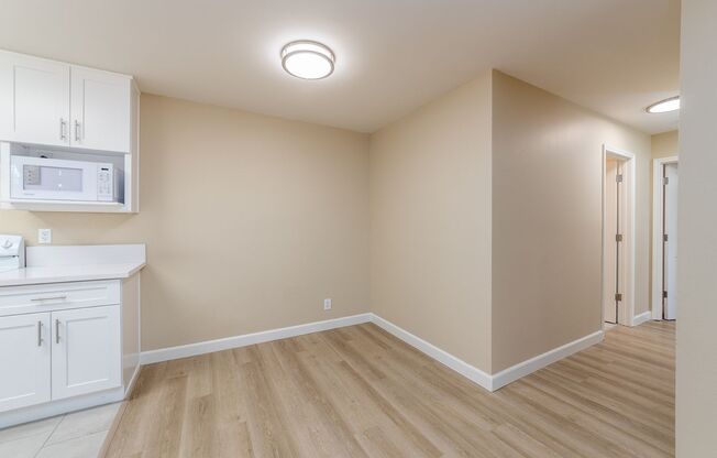 2 beds, 1.5 baths, 747 sqft, $2,295, Unit 06