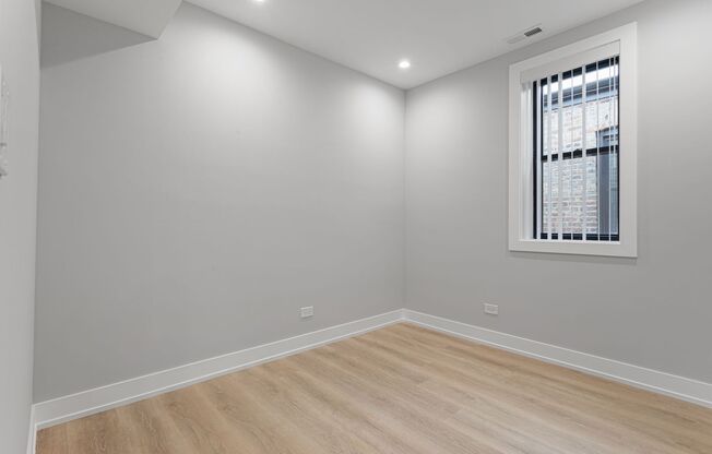 3 beds, 1 bath, 670 sqft, $2,200, Unit 1556-1K