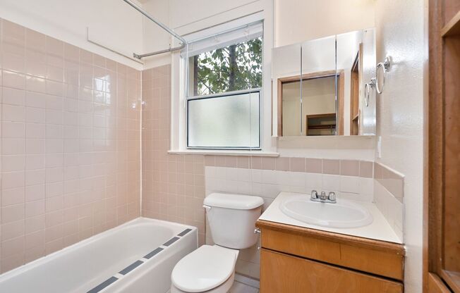 Studio, 1 bath, 400 sqft, $1,195, Unit C16