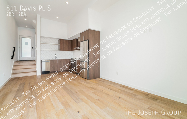 811 DAVIS PL S