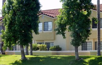 Los Olivos Apartments