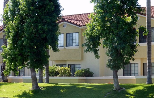 Los Olivos Apartments