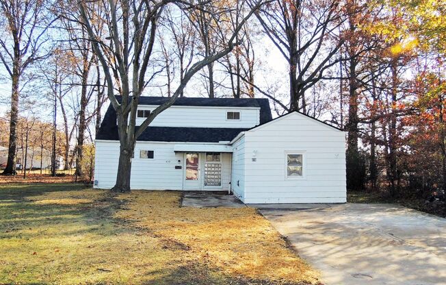 4 Bed - 2 Full Bath Bungalow for Rent in Willowick!