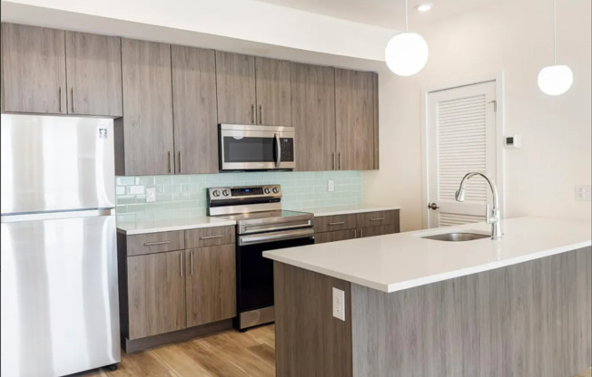 1 bed, 1 bath, 650 sqft, $1,595, Unit 408 E
