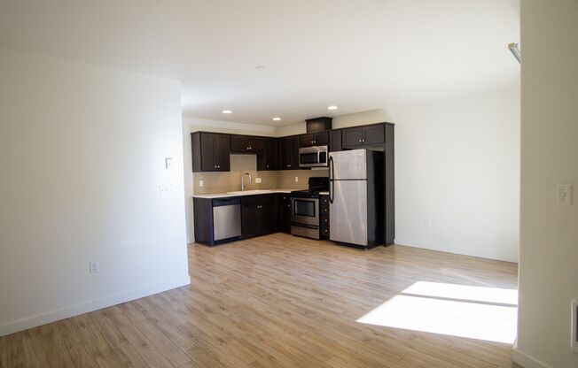 2 beds, 1 bath, $1,725, Unit 302