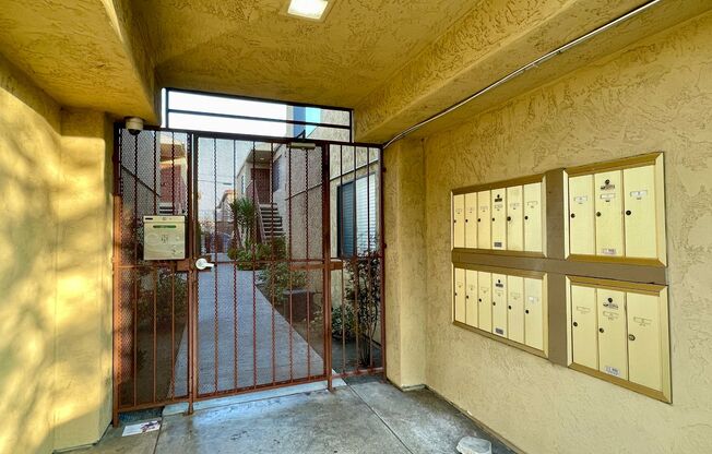 2 beds, 1 bath, $2,395, Unit Unit P