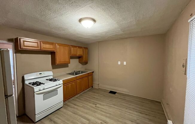 Studio, 1 bath, $525, Unit East 722 Rear