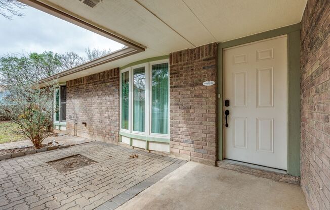 4-BEDROOM HOME ON CUL DE SAC LOT IN WOODS END