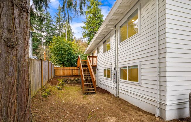 Gorgeous Fully Renovated 5 Bedroom Redmond/Bellevue/Kirkland Border