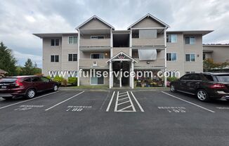 2nd Floor Large Condo Near Boeing.