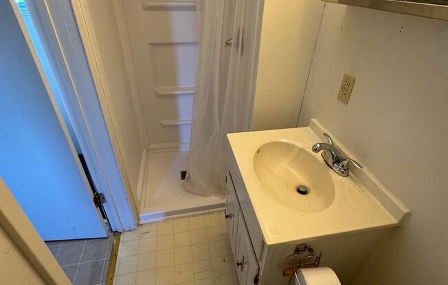 1 bed, 1 bath, $725