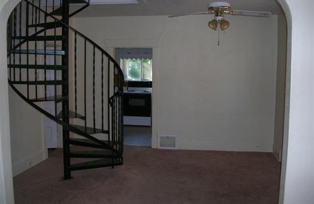 2 beds, 1 bath, $1,695