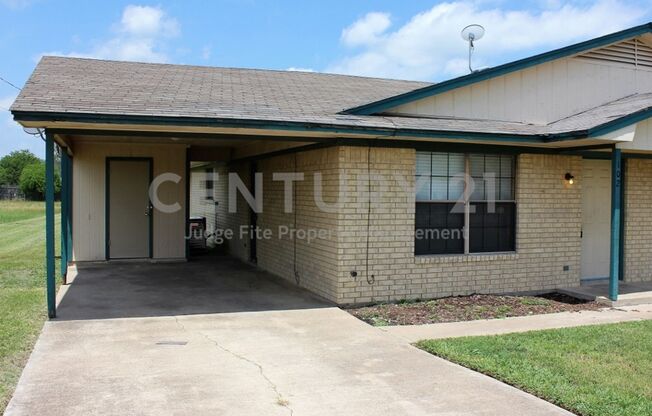 Cute 2/1 Duplex in Waxahachie For Rent!