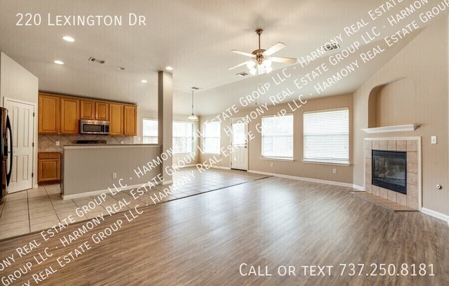 220 LEXINGTON DR