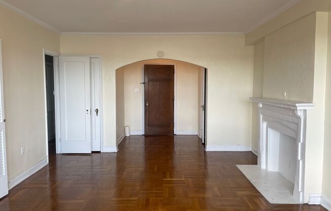 1 bed, 1 bath, 768 sqft, $1,510, Unit Royal York 211