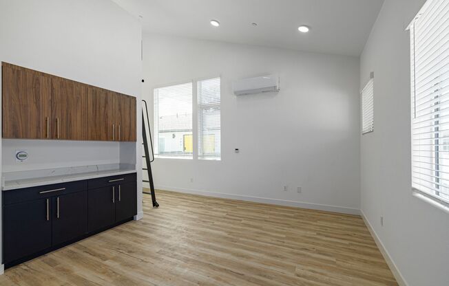 Studio, 1 bath, 439 sqft, $2,245, Unit 707