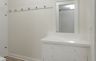 Studio, 1 bath, 445 sqft, $1,350