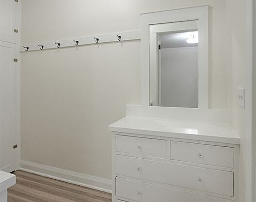 Studio, 1 bath, 445 sqft, $1,350