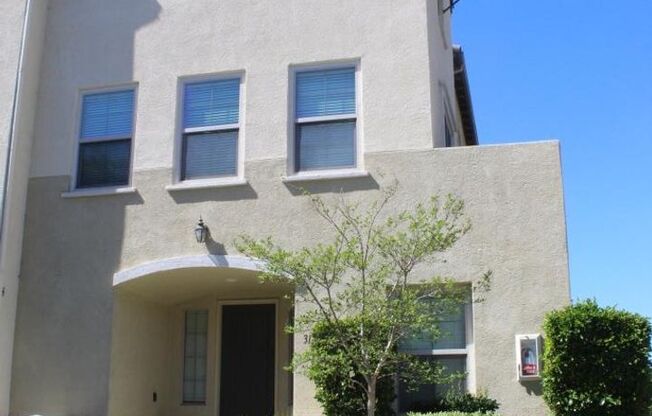 3 Bd/3.5 Ba townhome w balcony & attached 2 car garage ~ Bishop