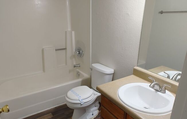 Las Flores Apartments