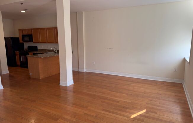 1 bed, 1 bath, 635 sqft, $1,945, Unit 212