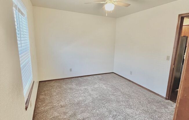 2 beds, 1 bath, 850 sqft, $825, Unit 11B