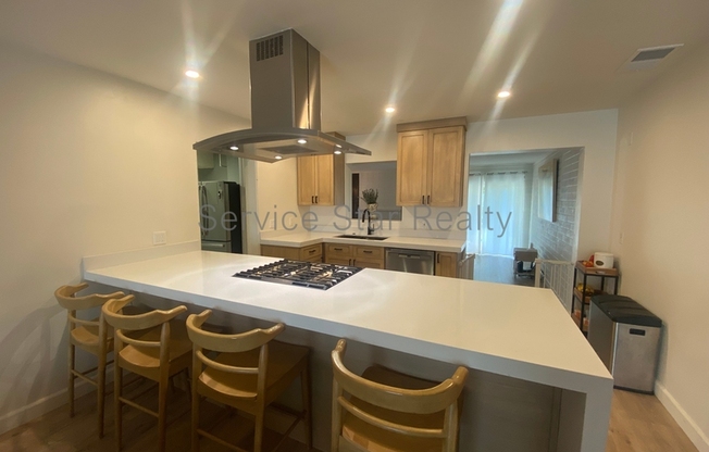 2121 W AVALON DR