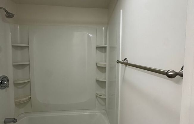 1 bed, 1 bath, 700 sqft, $1,100, Unit 5496-B
