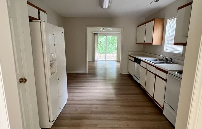 3 Bedroom 2 Bath House (Lawncare INCLUDED!)