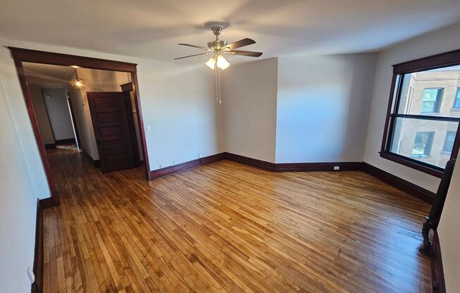 1 bed, 1 bath, 1,025 sqft, $1,350, Unit 905-15