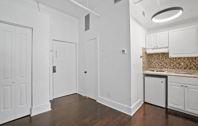 Studio, 1 bath, 314 sqft, $1,475, Unit 5