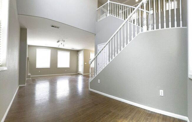 Vaulted Ceiling Home, Gated Community w/ Pool in Southwest