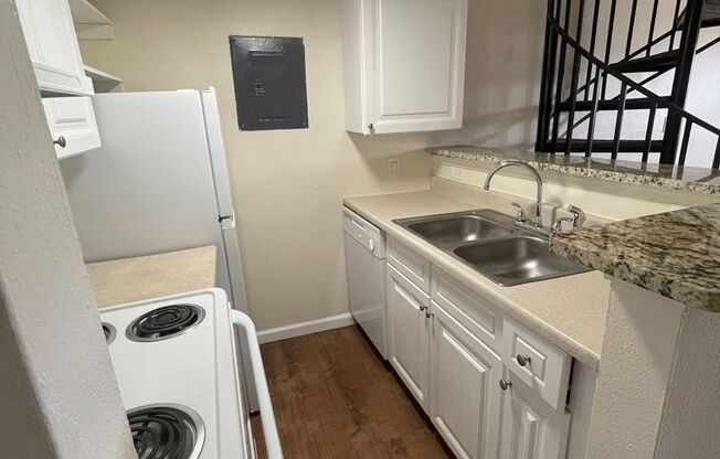 2 beds, 1 bath, 790 sqft, $950, Unit I218