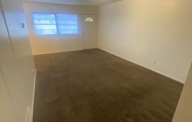 2 beds, 1 bath, 575 sqft, $600, Unit 430 Winfield-Unit 03