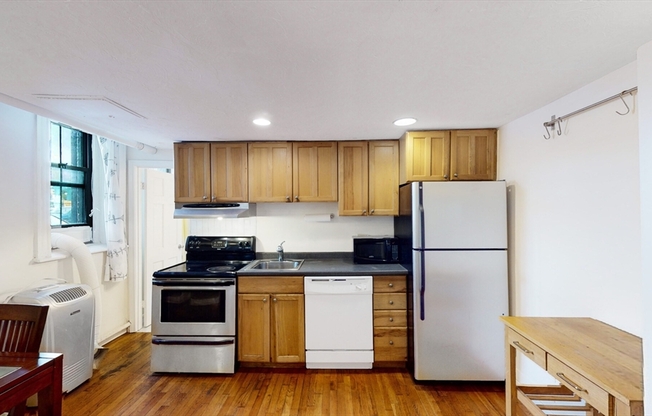 2 beds, 1 bath, 815 sqft, $3,495, Unit 32