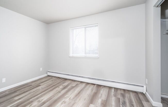 2 beds, 1 bath, 900 sqft, $1,099, Unit 433-105