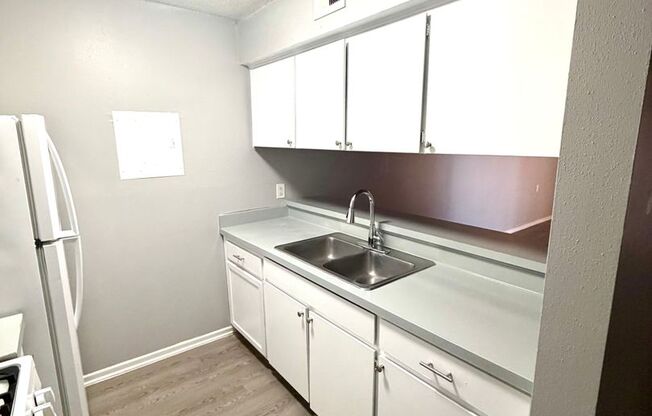 1 bed, 1 bath, 560 sqft, $895, Unit 222