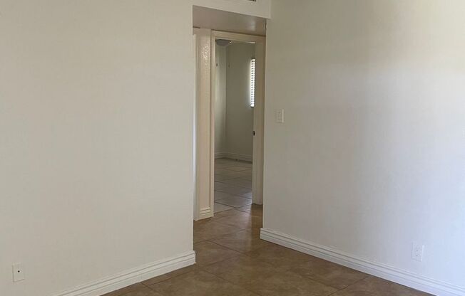 2 beds, 1 bath, 800 sqft, $1,195, Unit 03