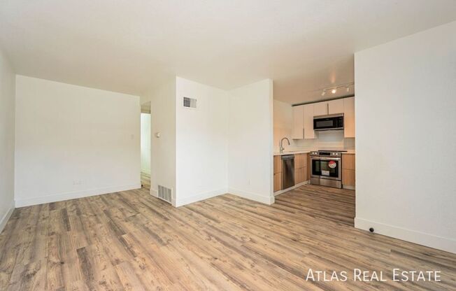 Studio, 1 bath, 600 sqft, $895, Unit 2550 N Ogden St - Unit 12