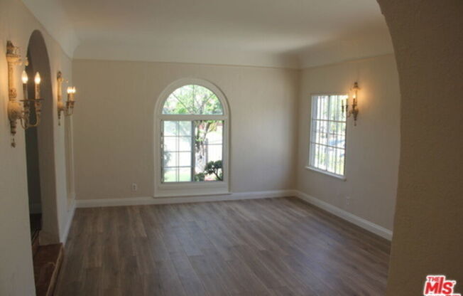 1120 S PLYMOUTH BLVD