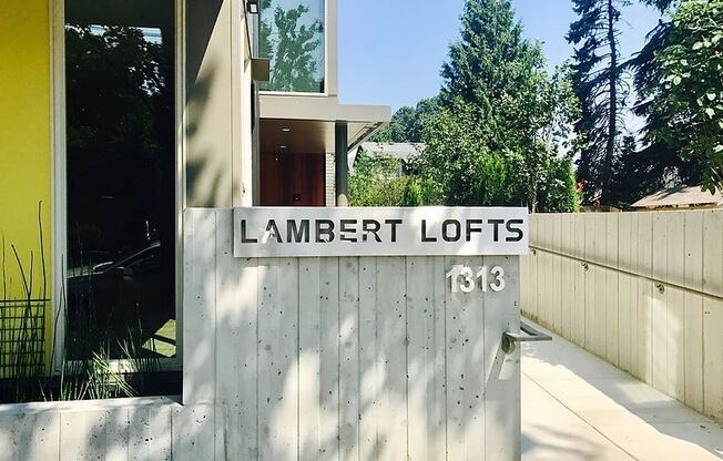 Sellwood-Great Modern Studio w/Dishwasher & W/D!