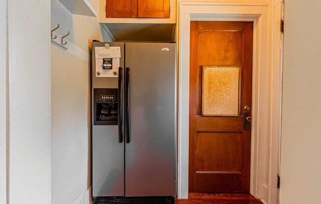 3 beds, 1 bath, $2,200