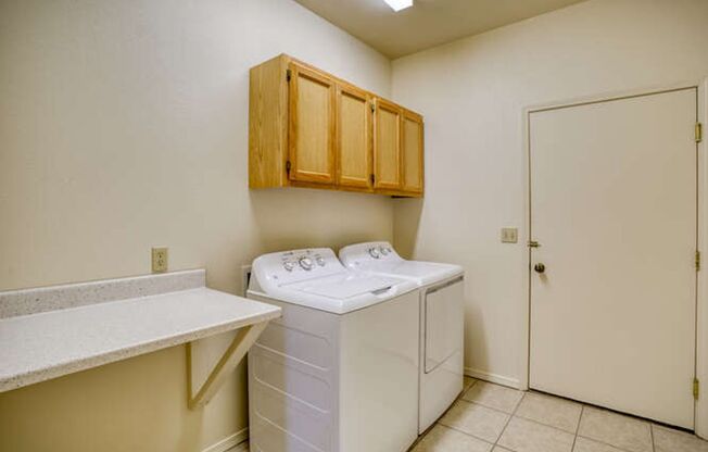 3 beds, 2 baths, $2,200, Unit Unit C