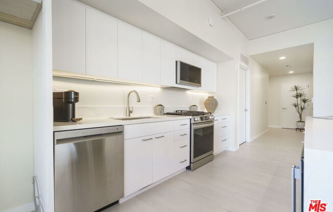 2 beds, 2.5 baths, 1,650 sqft, $4,995, Unit 716