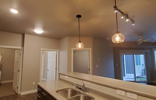 1 bed, 1 bath, $1,125, Unit 122