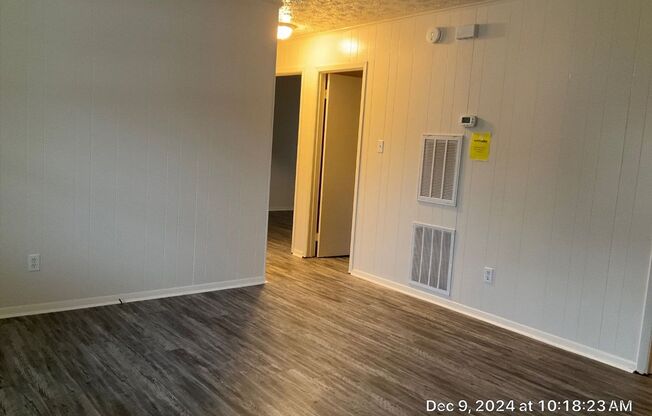 2 beds, 1 bath, 872 sqft, $1,350, Unit 01930