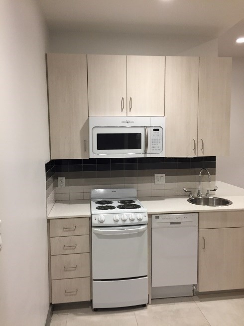 Studio, 1 bath, $2,400, Unit 63
