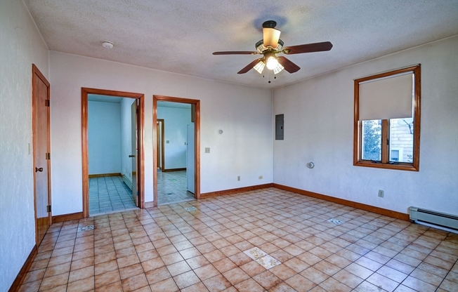 2 beds, 1 bath, 966 sqft, $2,350, Unit A